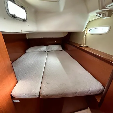 Πλωτό κατάλυμα Lion Arslan *